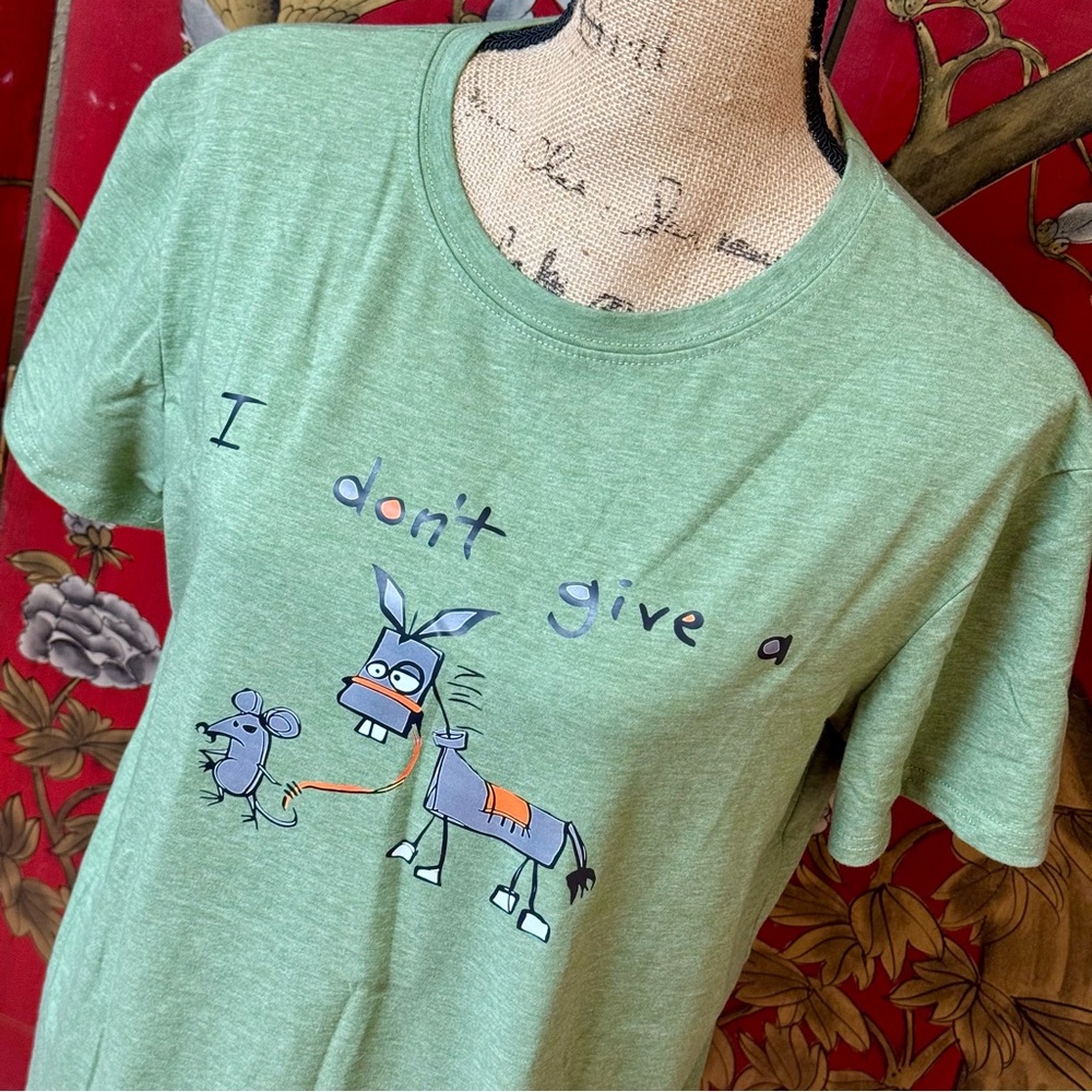 ☀️ $10 SALE | 🆕 Women’s “Don’t Give A Rat’s …” Tee | #T56